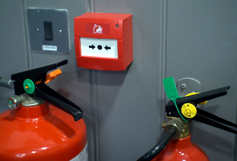 Spécialiste de la sécurité incendie : installation et maintenance extincteurs, BAES, éclairages, alarmes, colonnes seches, desenfumage